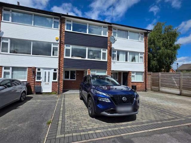4 bed house for sale