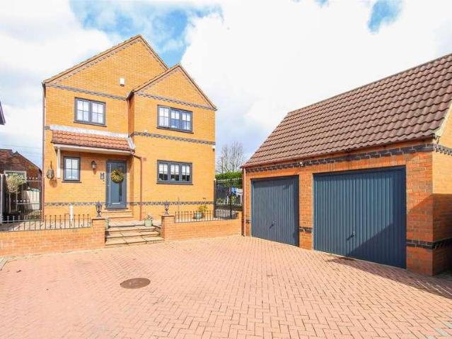 4 bed house for sale