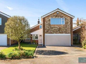 4 bed house for sale