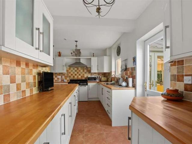 4 bed house for sale