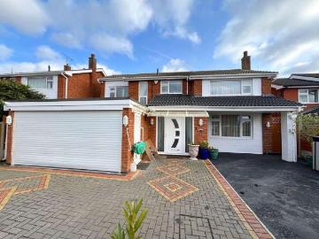 4 bed house for sale