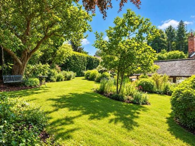 4 bed house for sale
