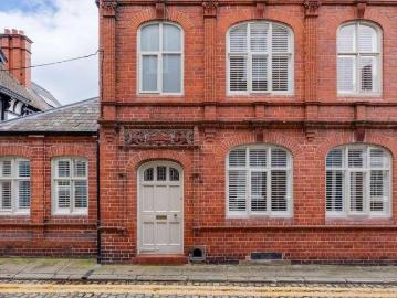4 bed house for sale