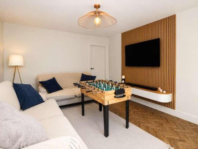 4 bed house for sale