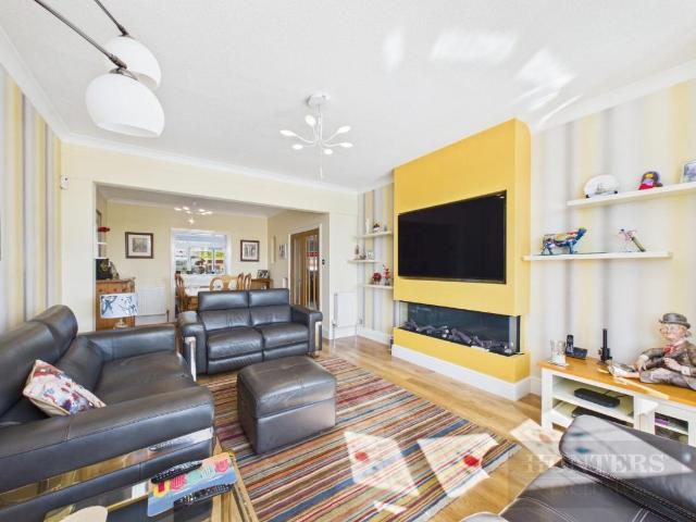 4 bed house for sale