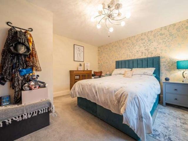 4 bed house for sale