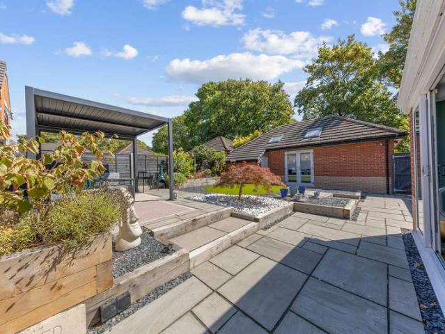 4 bed house for sale