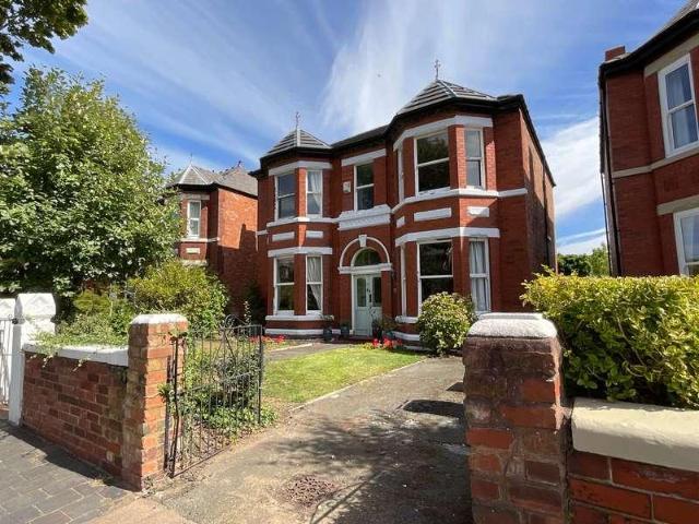 4 bed house for sale