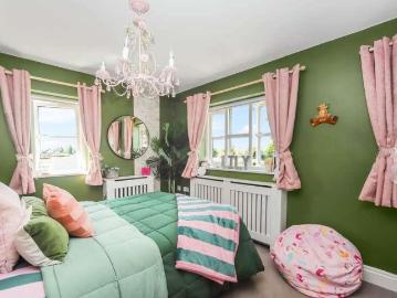 4 bed house for sale