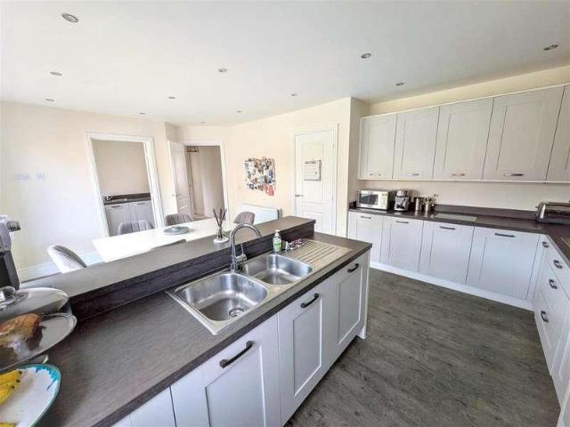 4 bed house for sale