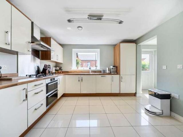 4 bed house for sale