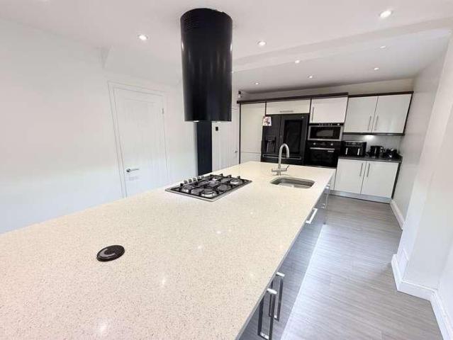 4 bed house for sale
