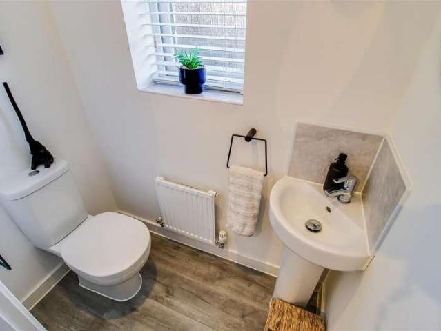 4 bed house for sale