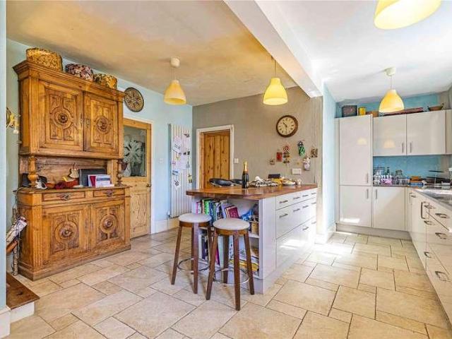 4 bed house for sale