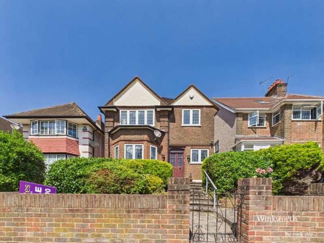 4 bed house for sale