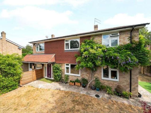 4 bed house for sale