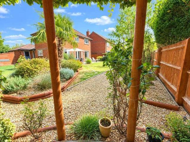 4 bed house for sale