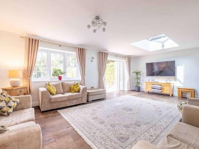 4 bed house for sale