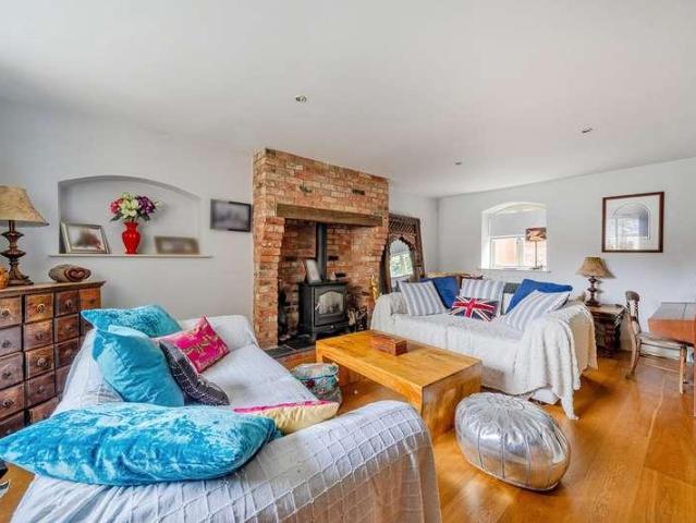4 bed house for sale