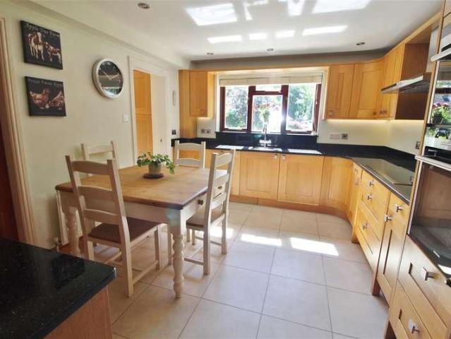 4 bed house for sale