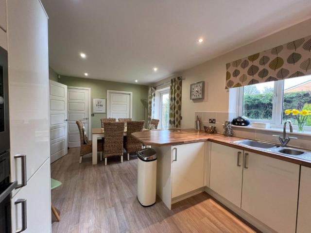 4 bed house for sale