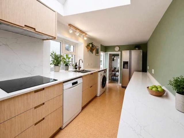 4 bed house for sale
