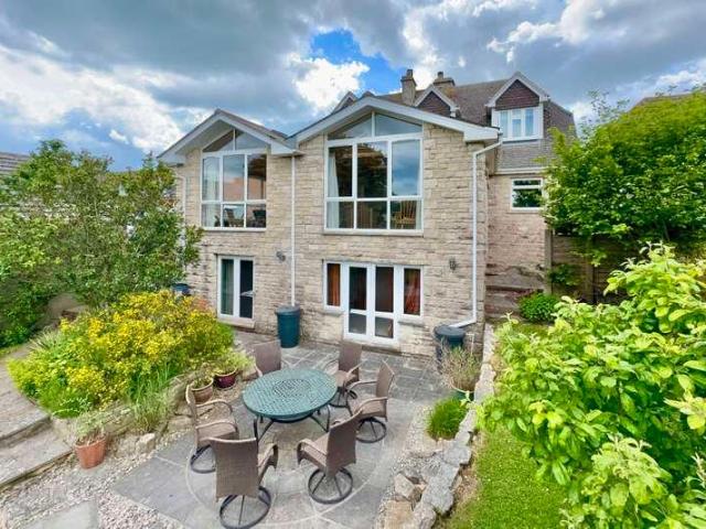 4 bed house for sale
