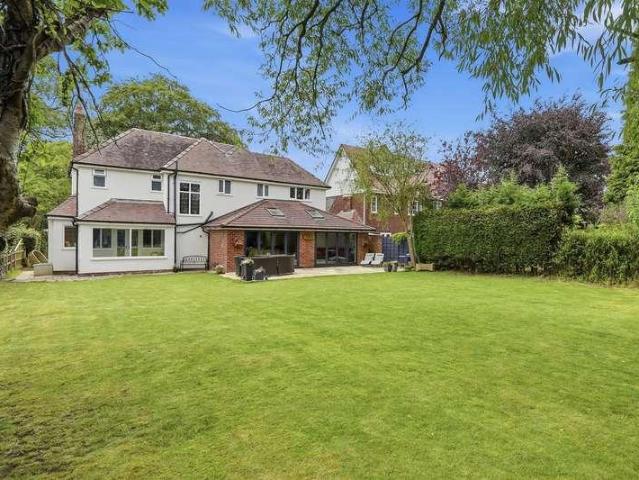 4 bed house for sale