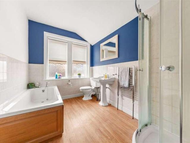 4 bed house for sale