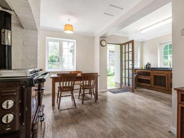4 bed house for sale