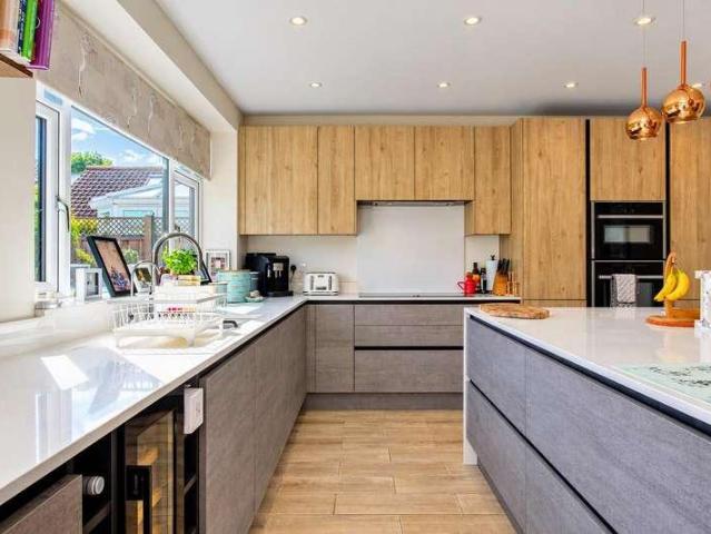 4 bed house for sale