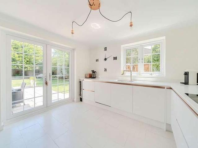 4 bed house for sale