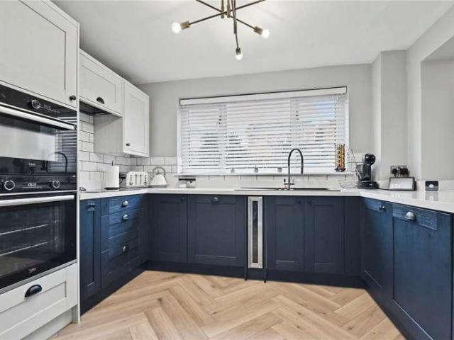 4 bed house for sale
