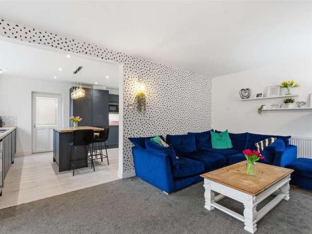4 bed house for sale