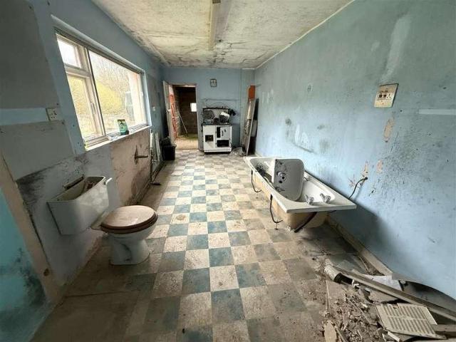 4 bed house for sale