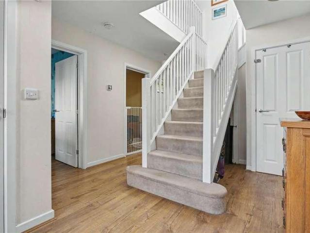 4 bed house for sale