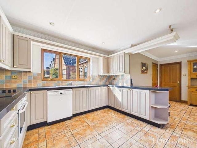 4 bed house for sale