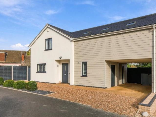 4 bed house for sale