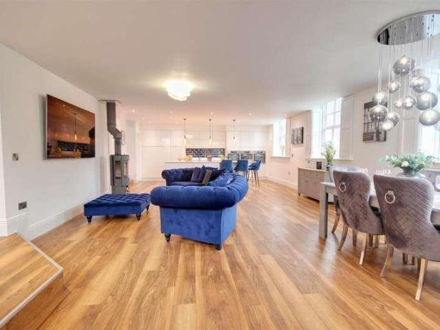 4 bed house for sale