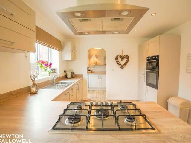 4 bed house for sale