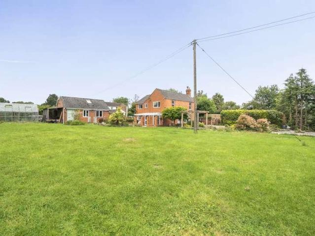 4 bed house for sale