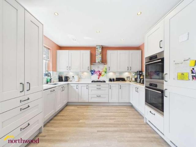 4 bed house for sale