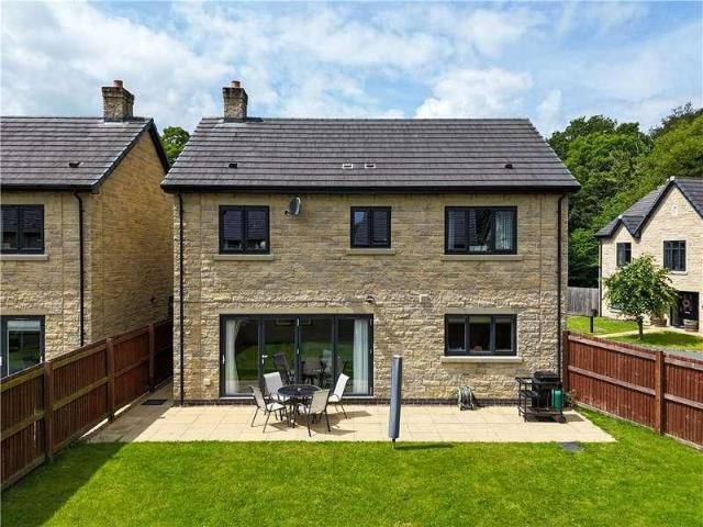 4 bed house for sale