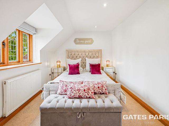 4 bed house for sale