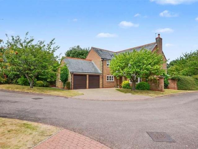4 bed house for sale