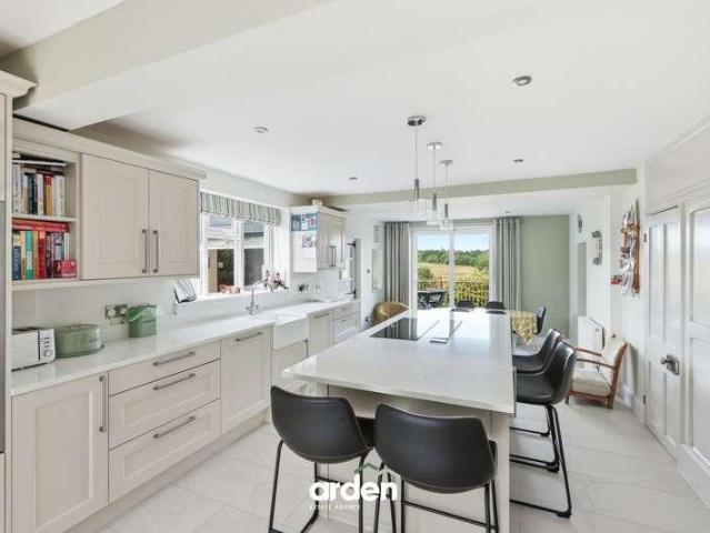 4 bed house for sale