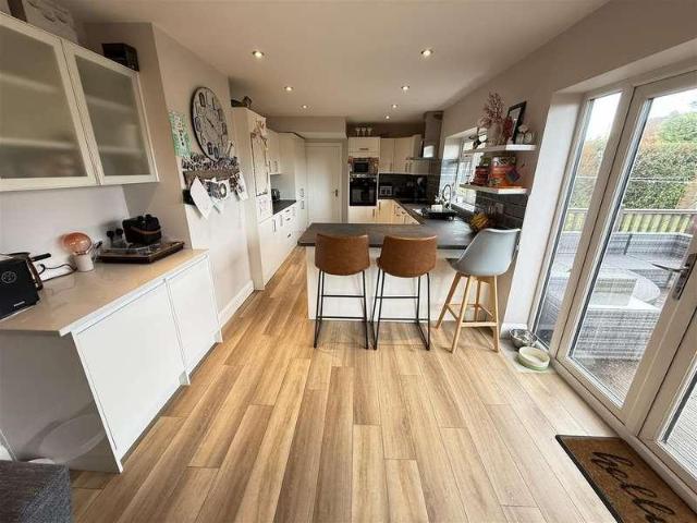 4 bed house for sale