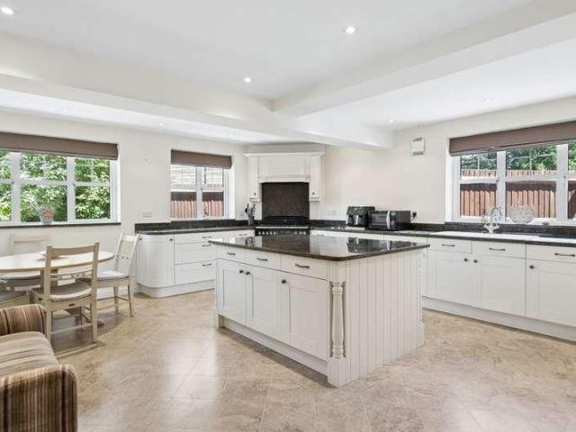4 bed house for sale