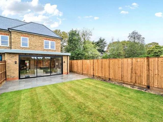 4 bed house for sale