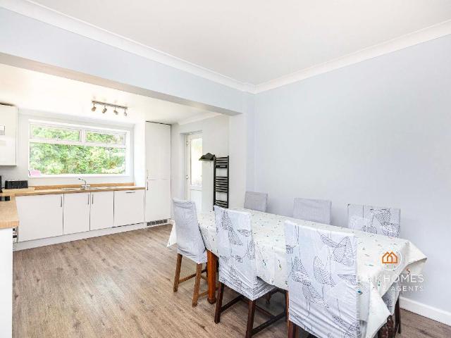 4 bed house for sale